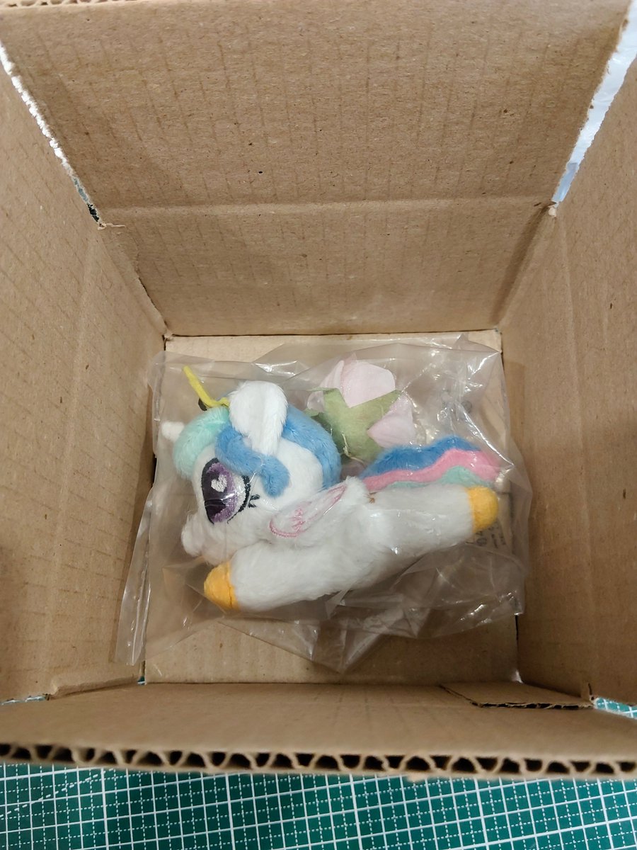 1stAstraStudio's tweet image. Even the smallest plushie deserves a safe package for shipping!

#crafting #craft #handmade #plushie #plush #pony #mlp #mylittlepony #alicorn #Celestia #PrincessCelestia
