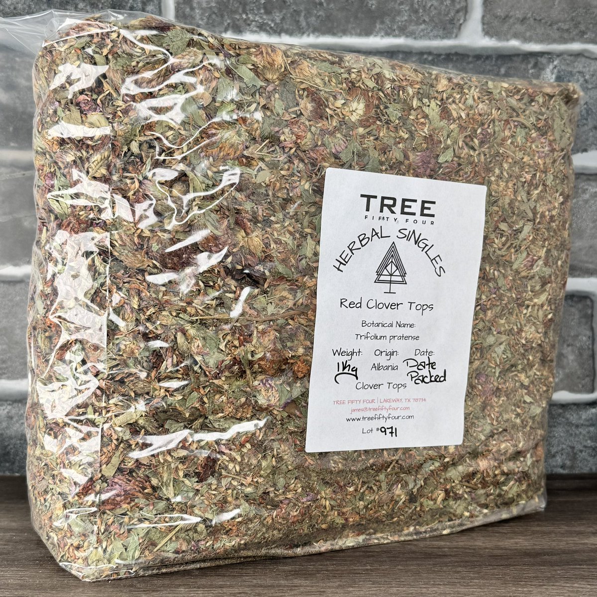 TreeFiftyFour's tweet photo. Red clover has a long history of traditional use, particularly in blends intended to support balance during different life stages, as it naturally contains plant compounds known as phytoestrogens.

#RedClover #Treefiftyfour #Apothecary https://t.co/i4Vk6L3Cpo