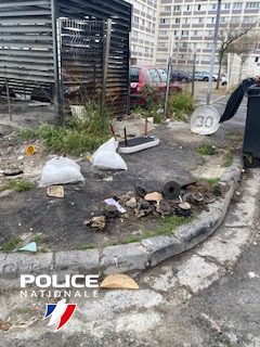PoliceNat13's tweet image. #SécuritéDuQuotidien 🔵Le 20/04, les👮‍♂️du commissariat 13/14 participaient à une opération d'amélioration du quotidien avec les agents de la Métropole et de la Voirie dans la cité du Mail à #Marseille
➡️ Enlèvement des encombrants
➡️Nettoyage avec karcher et balayeuse