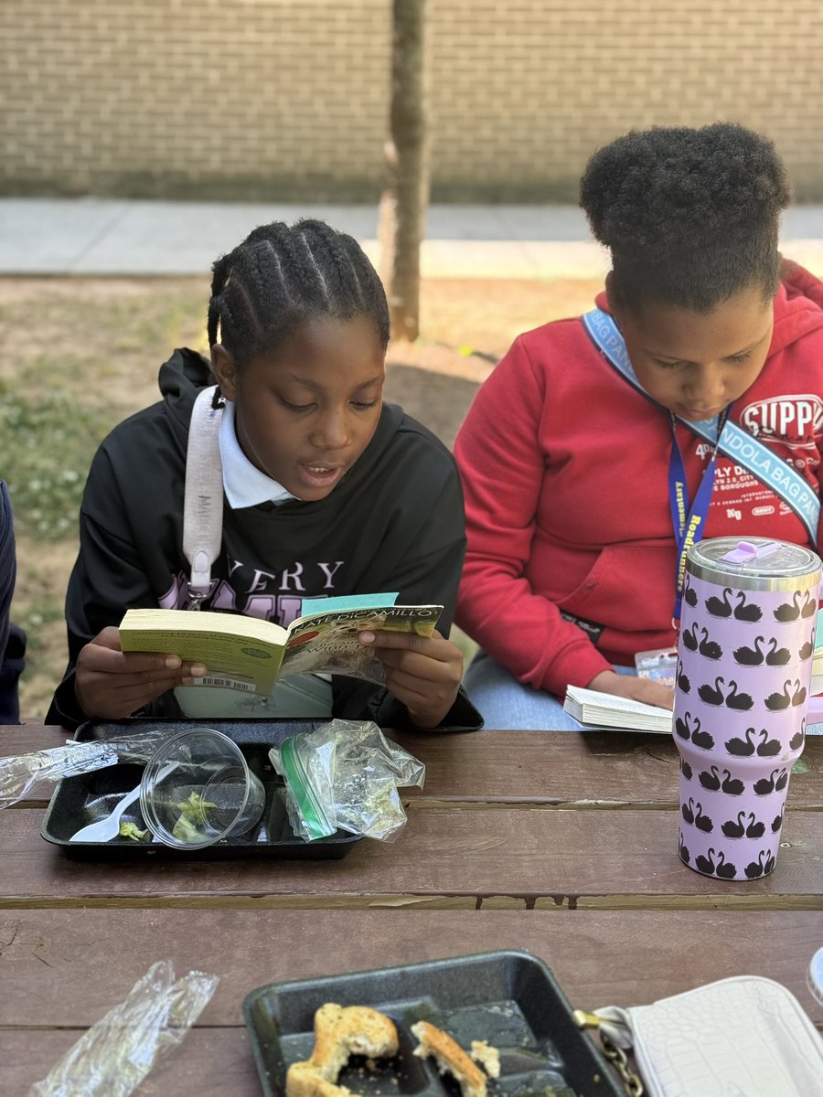 APSHumphriesES's tweet image. It’s a beautiful day ☀️ to #lunchandlearn…or have a special lunch with the school counselors #schoolcommunity