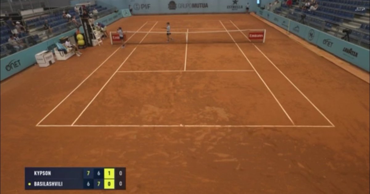 edgeAIapp's tweet photo. Medical time out for Nikoloz Basilashvili

Clay on his eyes, sandstorm earlier 

Basilashvili to serve next at 0-1 down vs Patrick Kypson in set 3 https://t.co/BjxmoUD1q8