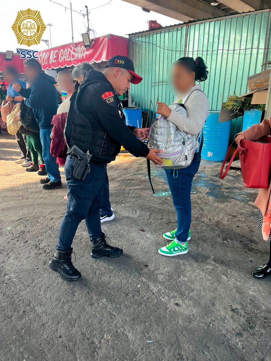 PBI_SSC's tweet image. En el marco del operativo #PasajeroSeguro, efectivos de la #PBI de la @SSC_CDMX, realizan acciones de prevención, revisión, supervisión y apoyo a las personas usuarias de unidades de Transporte Público, en los #CETRAM #BoulevardPuertoAéreo, #ConstituciónDe1917, #Pantitlán y