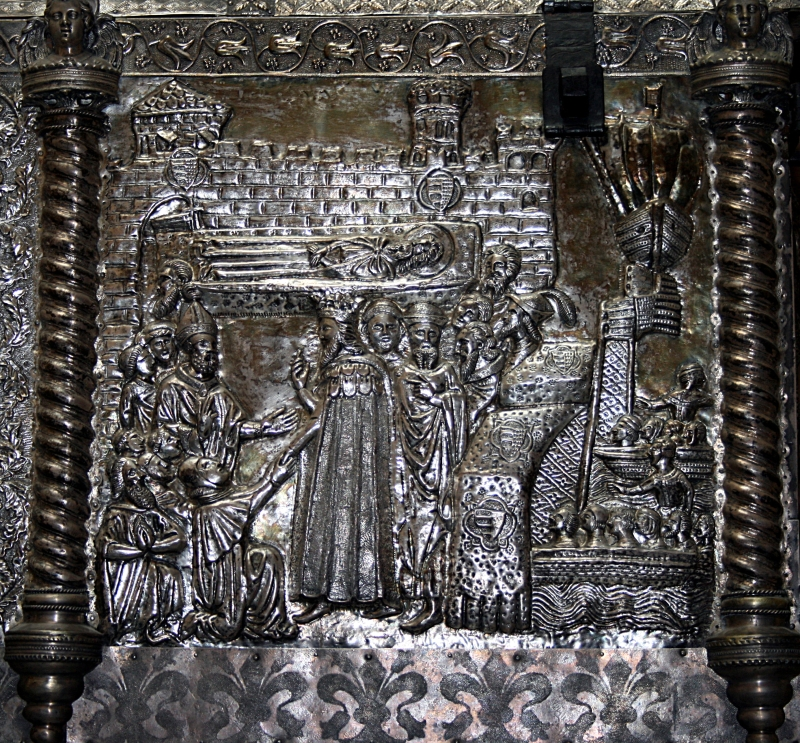 IldikoVelency's tweet image. 1.;The citizens of #Zadar receive #Louis (embossment on a contemporaneous reliquary)
2.;Relic cross of Louis in the Imperial Treasury, in Vienna
3.;The medieval fortress of Vidin in #Bulgaria, the seat of Louis's governors between 1365 and 1369
4.;The picture immortalizing the
