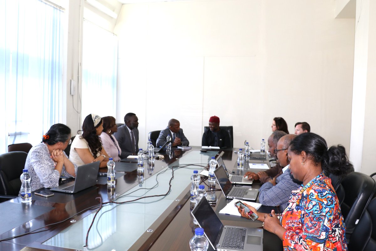 UNEthiopia's tweet image. The @UNEthiopia Head @Ozonnia met with @AddisILO Country Director Khumbula Ndaba and his leadership team to discuss scaling up #UN programmes, including @ilo initiatives, to achieve greater impact and transformational development outcomes in #Ethiopia 🇪🇹.