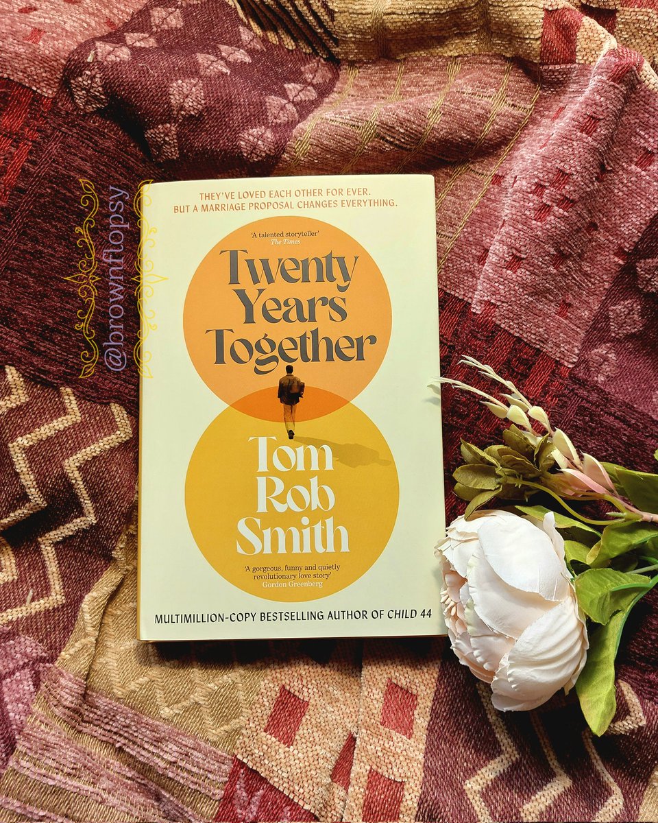 Sue at Brown Flopsy's Book Burrow 🐇📖 tweet media