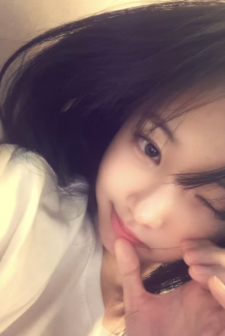 yeonwookini121's tweet photo. 고민이 많은 키니를 걱정하면서 무조건적으로 응원하고 힘이 되어주고 싶어하는 스윗다빈의 필터가 들어가도 개존예인 셀카
#연우 #이다빈 #Yeonwoo #Leedabin #Chloelxxlxx #ヨヌ https://t.co/9xr4GgDYK8