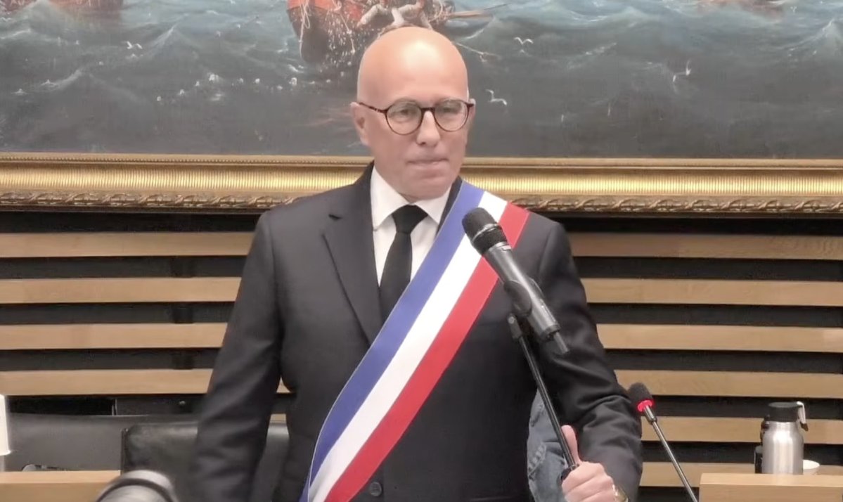 GardienMoai's tweet image. A envoyer a Nice. Benito Mussomini les accueillera a bras ouverts ou n'importe quelle municipalité #rn