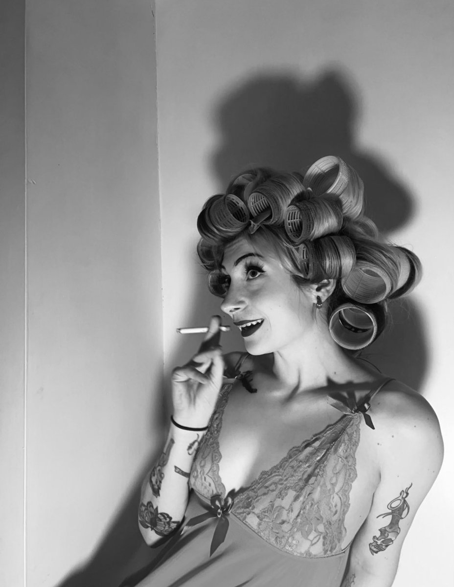 LocalDivineDiva's tweet photo. Hot girl cigarette 🫶 https://t.co/3el0aMMhDj
