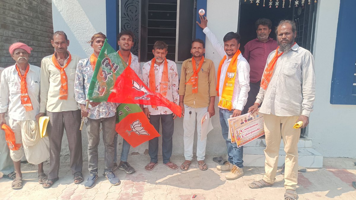 Hirenjadav0010's tweet image. જન સંપર્ક થી જન સમર્થન સુધી ✌️

ગોધરા તાલુકાની અંબાલી જિલ્લા પંચાયત બેઠક અંતર્ગત આવતી ગદુકપુર તાલુકા પંચાયતના લીલેસરા અને વણાંકપુર ગામના બૂથોમાં યુવા કાર્યકરો સાથે રહી ‘ઘર-ઘર સંપર્ક’ અભિયાન કર્યું. 

#yuva4vikas #Ghargharsampark
#bjym #BJYMGodhraTaluka