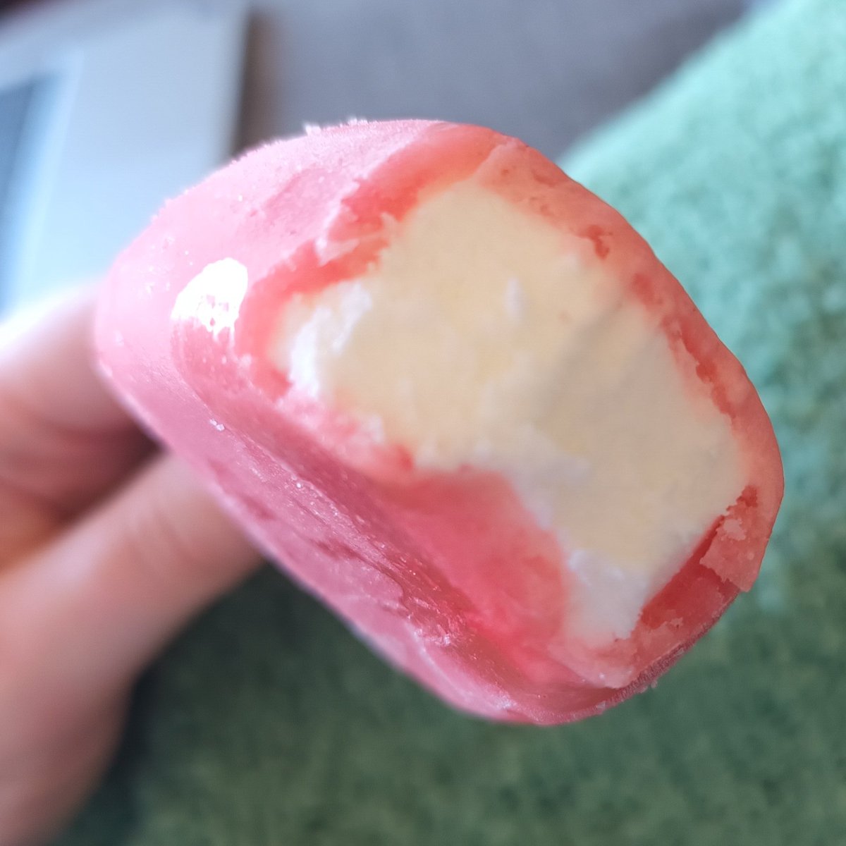 poppy 🍂 tweet media