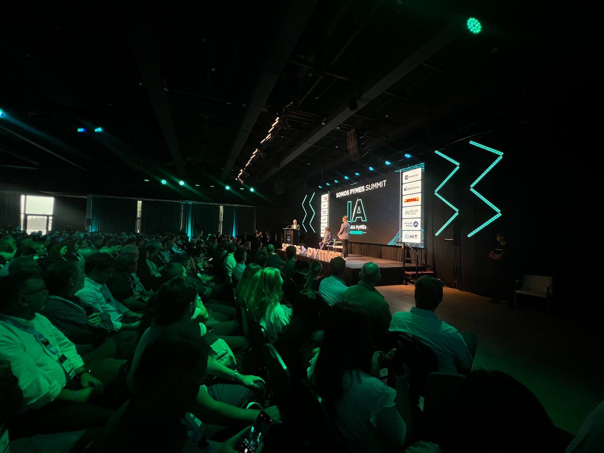 fabriziofiatti's tweet photo. Estar cerca del sector productivo es clave para potenciar nuestra ciudad.
Hoy fuimos parte del Somos Pymes Summit en Rosario. Apostamos por la tecnología y la innovación como herramientas fundamentales para eficientizar el trabajo diario. Si las pymes crecen, crece Rosario💪🏻 https://t.co/24bzPudyRV