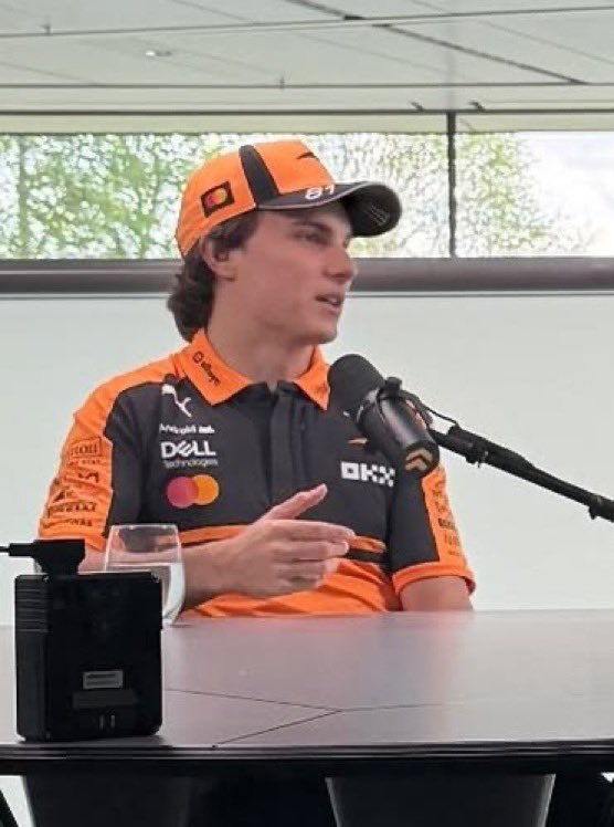 oscar piastri's pr manager tweet media