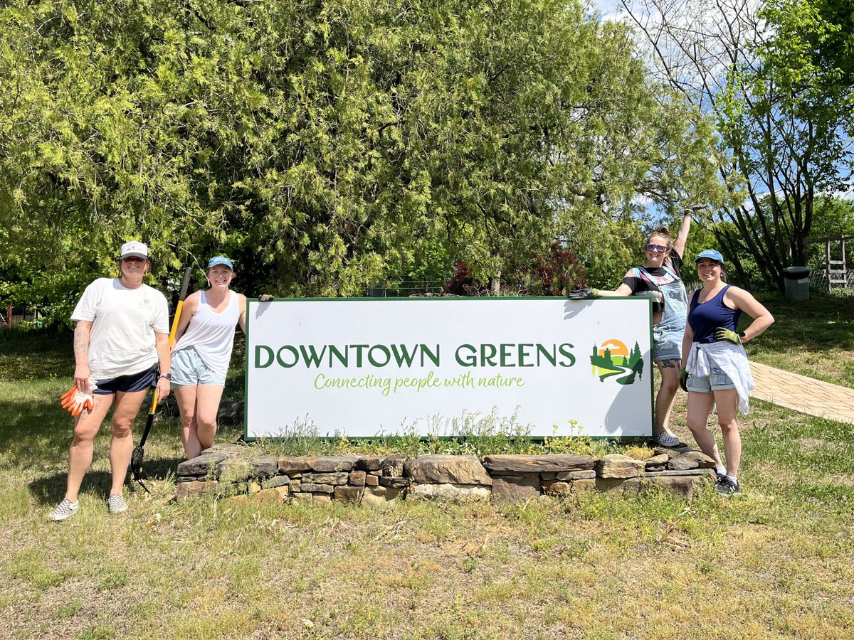 periosynergy's tweet image. Our team had a great time volunteering with Downtown Greens! 🌳

This amazing nonprofit focuses on environmental conservation and education for youth in Fredericksburg. The gardens are open to the public and absolutely beautiful. 💚 💜

#Volunteering