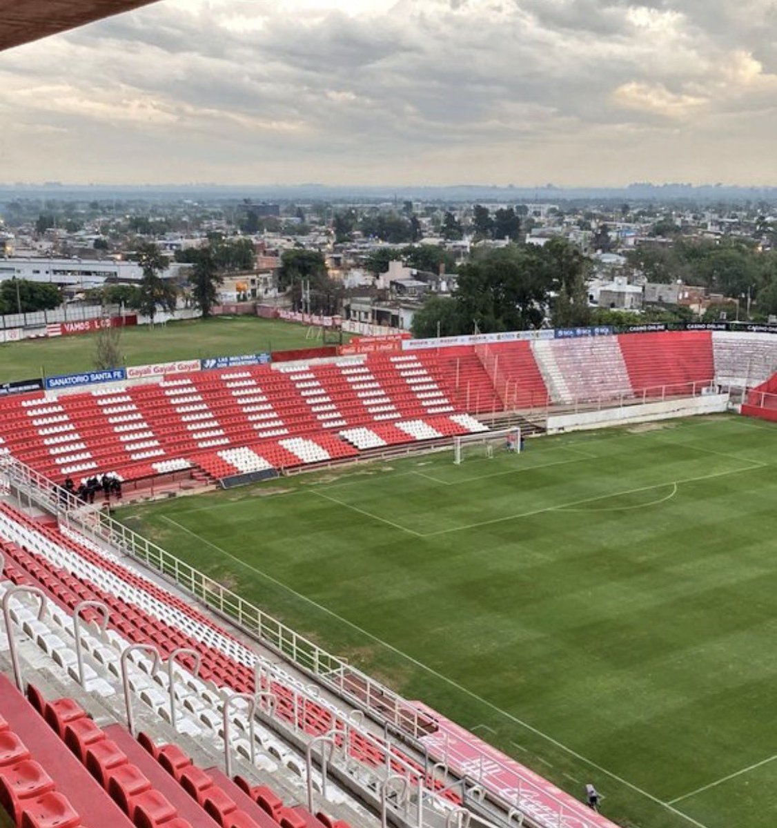 BrianWB10's tweet image. 🏟️ El Clásico de Reserva se jugará únicamente con público de #Unión. En esta ocasión no se permitirá el ingreso de hinchas de #Colón. 

➡️ Podrán ingresar los socios de manera gratuita y se venderán entradas a 7.000 pesos.