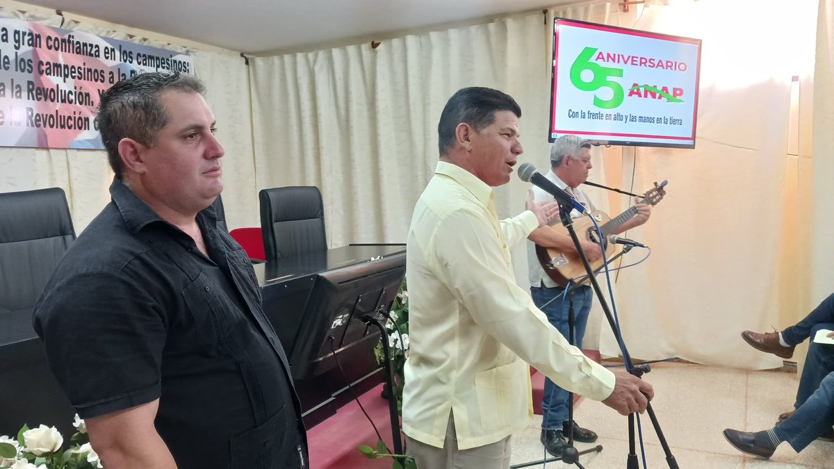Los cuadros, especialistas y trabajadores d la #ANAPCuba Dando #MiFirmaPorLaPatria  patentetizamos una vez más las palabras del GE Raúl Castro:
“La unidad d la inmensa mayoría d los cubanos en torno al Partido, obra e ideales de la Revolución ha sido nuestra arma estratégica.."