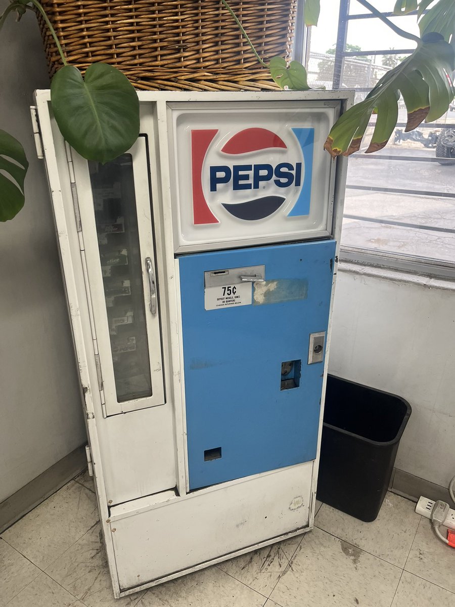 AuRazor78's tweet image. A bit of old school @pepsi #oldschool #pepsi #soda #pop