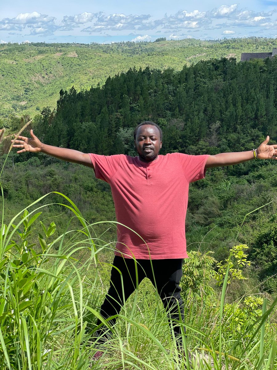 snowwizzy2's tweet photo. The government just sent me a text,  they're demanding me 100k you people.  And am in the bush right now. https://t.co/QdPik6e6d9