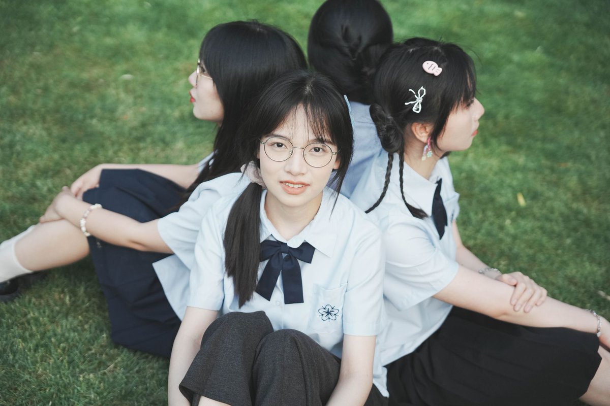 timur04236184's tweet image. "From late-night study sessions to graduation caps in the air—this chapter’s wrapped, but the stories (and coffee stains) stay.  #ClassOf2024 #ForeverGrads"