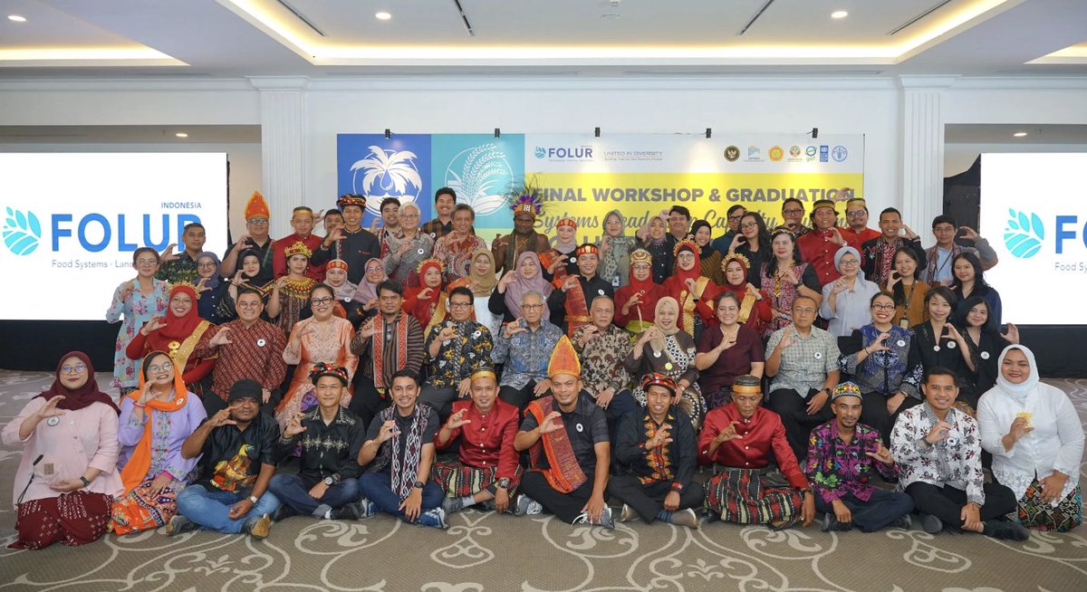FOLURimpact's tweet photo. As FOLUR Indonesia works to improve food security, restore landscapes, and respond to climate change, the project is transforming leadership by encouraging those who see the big picture, work across sectors, and bring others along. https://t.co/JRBjyaMJdM #FOLURImpact #Indonesia https://t.co/1ePLKn7IKr
