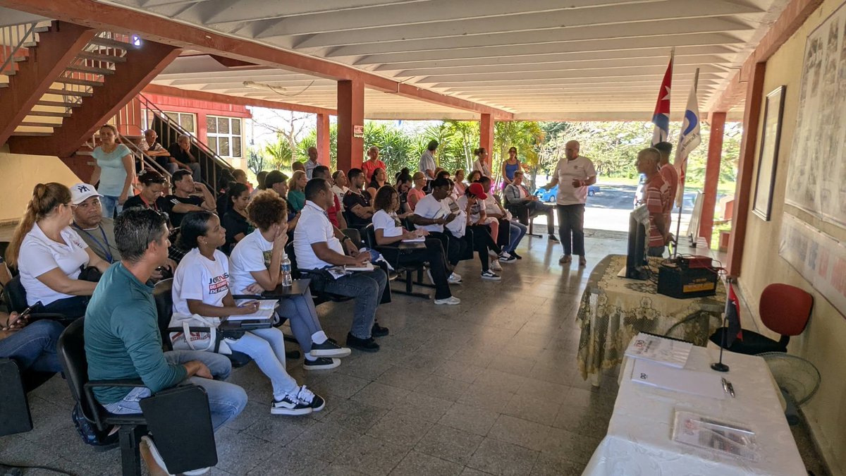 Hoy en el #CNCI, con la expedición "Con Luz Propia" del #MINEM, se debatió sobre transición y soberanía energética. Se entregó reconocimientos por #20Años del CNCI. Se convocó al #1rodemayo y a firmar por la #Patria. ¡Seguimos construyendo futuro con luz propia!