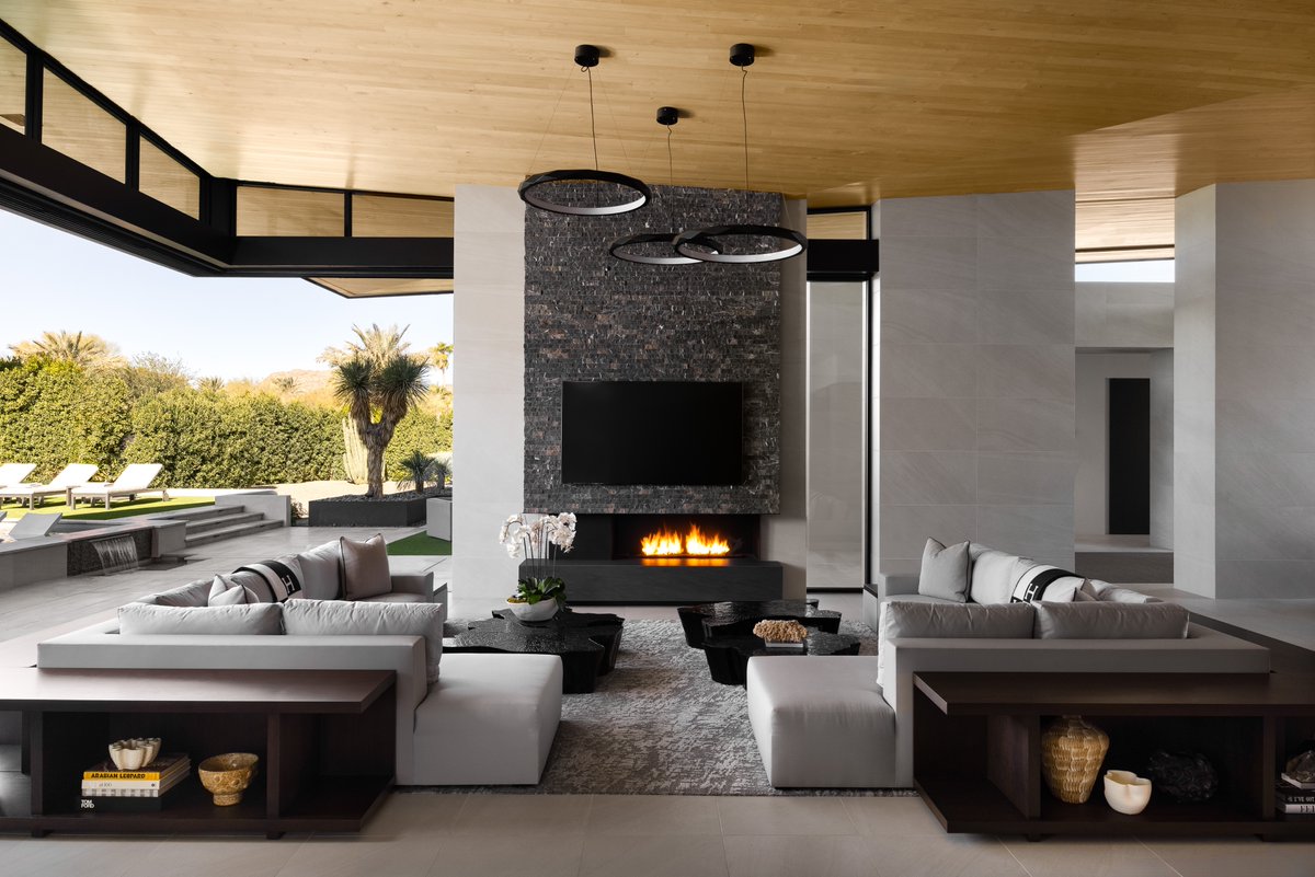 BedBrockDev's tweet photo. Another look at Cameldale Estates - Lot 2   

This desert estate is centered on indoor-outdoor living, with floor-to-ceiling walls of glass that fully open, seamlessly connecting the living room to the backyard - one of our favorite features this home has to offer. Above, a series of distinctive rooflines add architectural rhythm and dimension, shaping both light and silhouette throughout the home.  

Builder: BedBrock Developers  
Architect: Drewett Works
Interior Design: Ownby Design