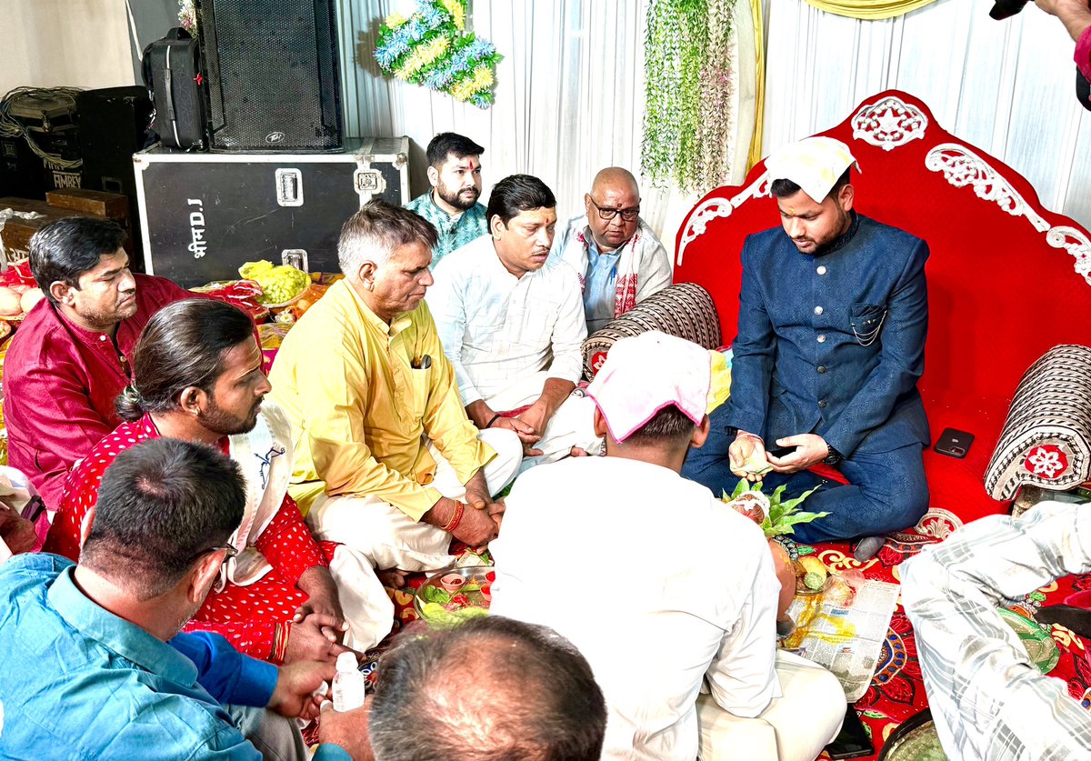 vijaypathakbjp's tweet photo. आज बतरौली  पांडेय #देवरिया में श्री अभिषेक पांडेय रूपक जी के भाई ज्ञानेश पांडेय सत्यम जी के तिलकोत्सव में सम्मिलित होकर हार्दिक बधाई एवं शुभकामनाएं प्रेषित की।
@bjprupak https://t.co/aMufTsMWi3
