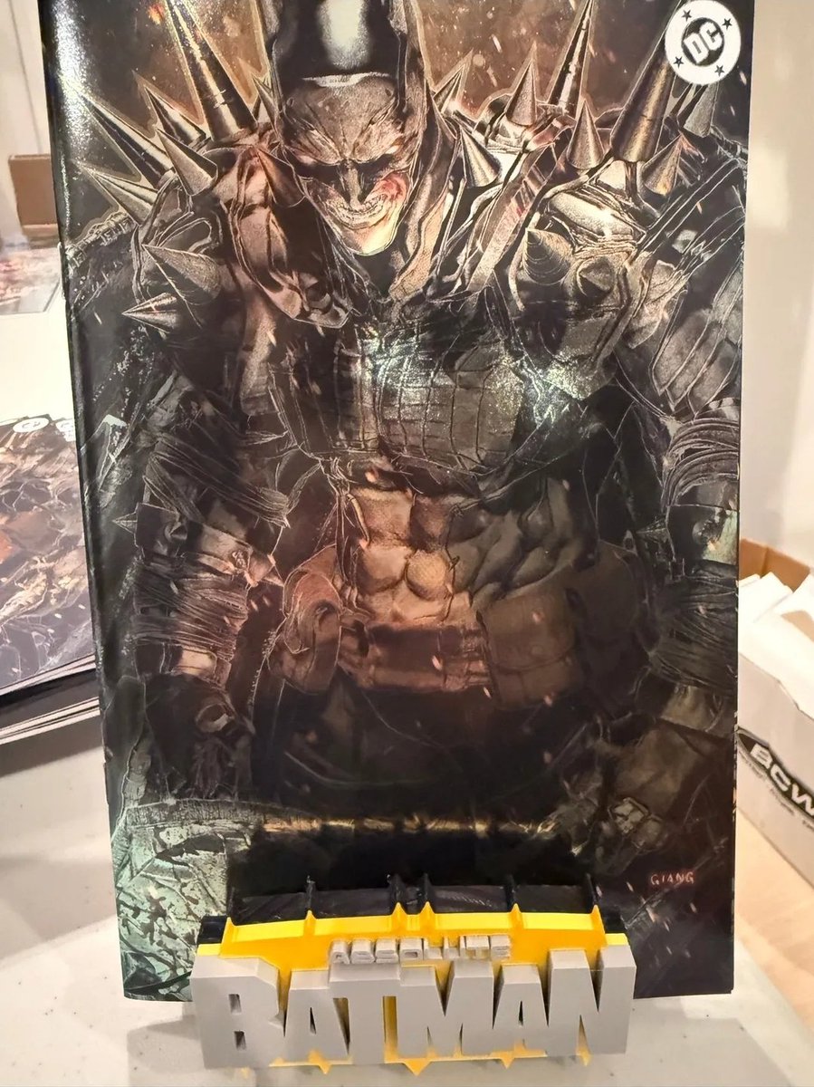 agparadox's tweet image. If you're not on the Whatnot Snyder stream.. Lfg!

Just hit the Giang foil and it's getting signed by Snyder!

Join me in the discord! Tons of msrp absolute universe books dropping today. Real time alerts!
#batman #comicbook #snyder #absolutebatman