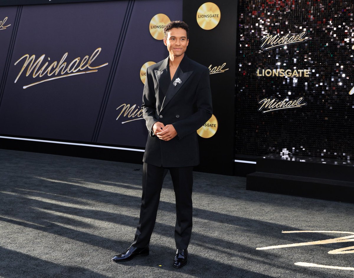 Critics Choice Awards tweet media