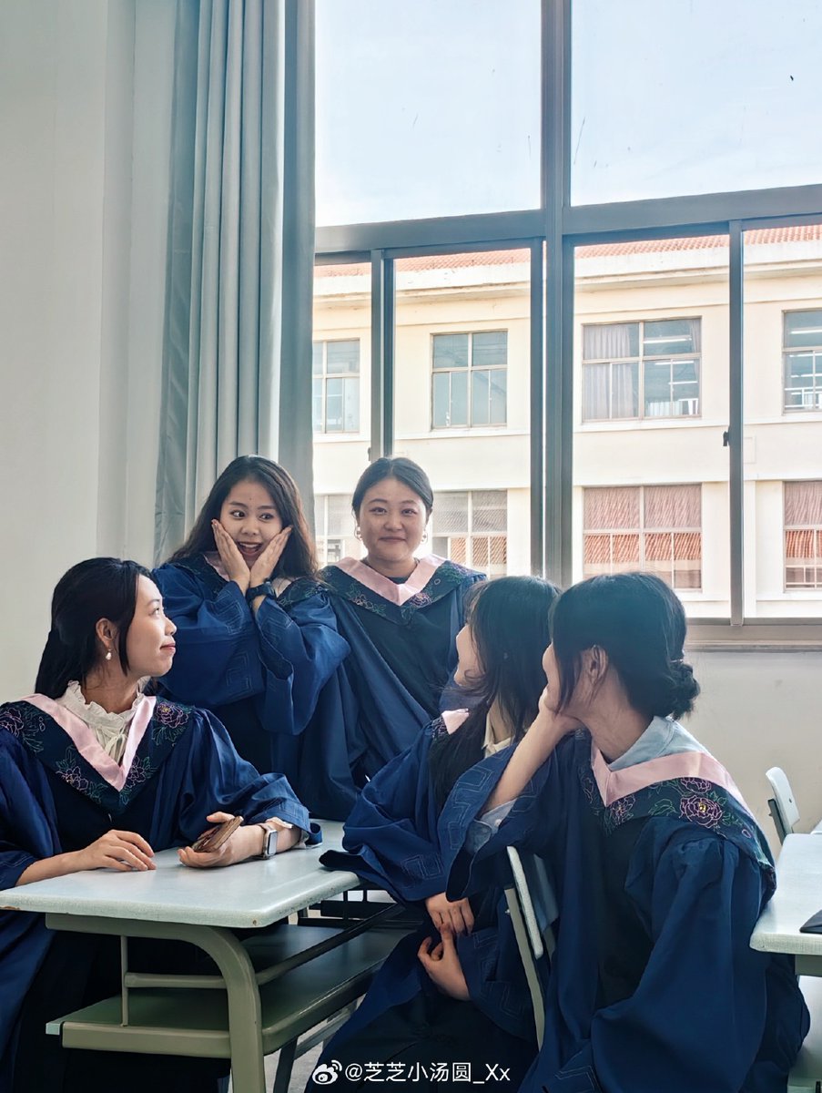 Ob722946931416B's tweet image. "T-minus 0: The cap’s on, heart’s full—off to turn ‘what if’ into ‘watch this.’  #ClassOf2024 #NextChapter"