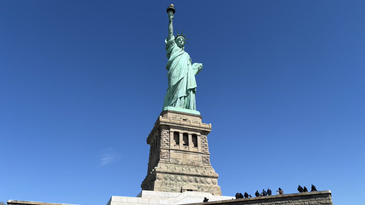 ChiefKeith's tweet image. Gorgeous day to visit the #StatueofLiberty. #arwx #nywx #njwx @StatueEllisNPS