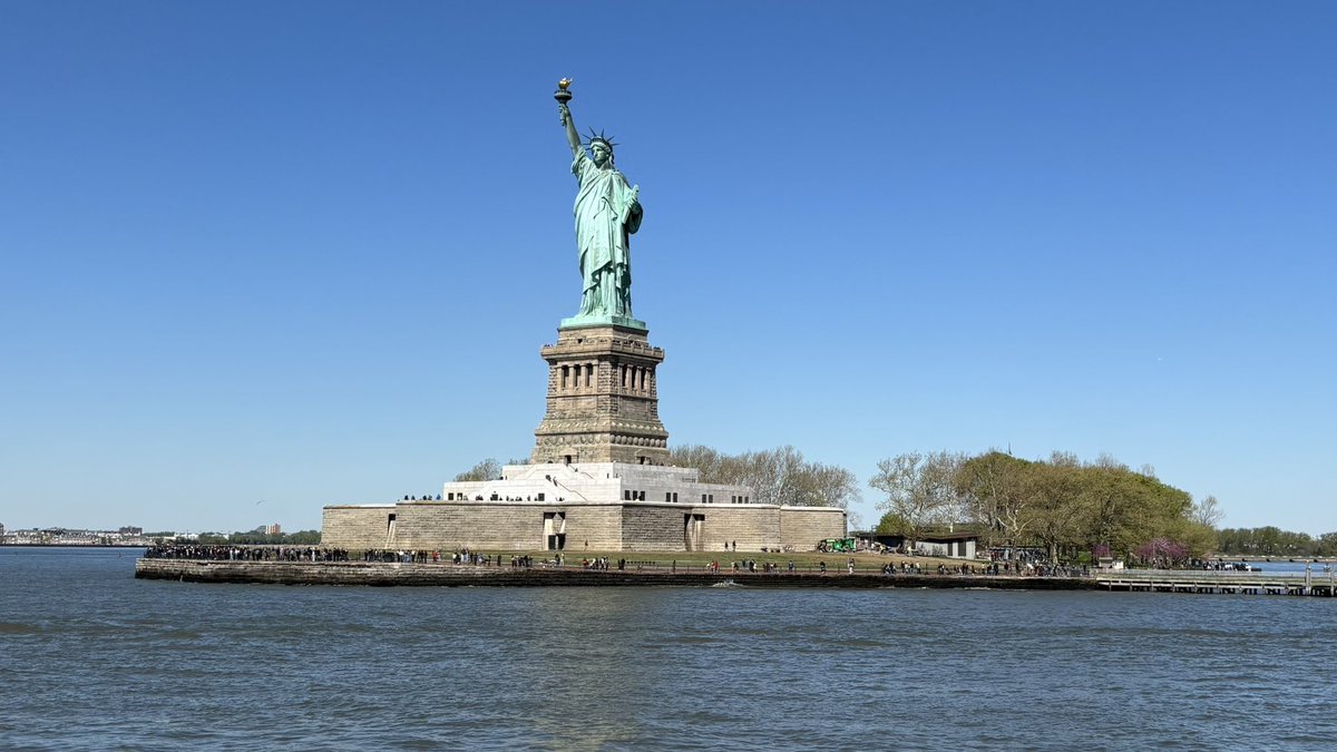 ChiefKeith's tweet image. Gorgeous day to visit the #StatueofLiberty. #arwx #nywx #njwx @StatueEllisNPS