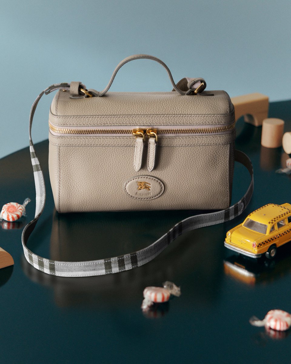 Burberry tweet media