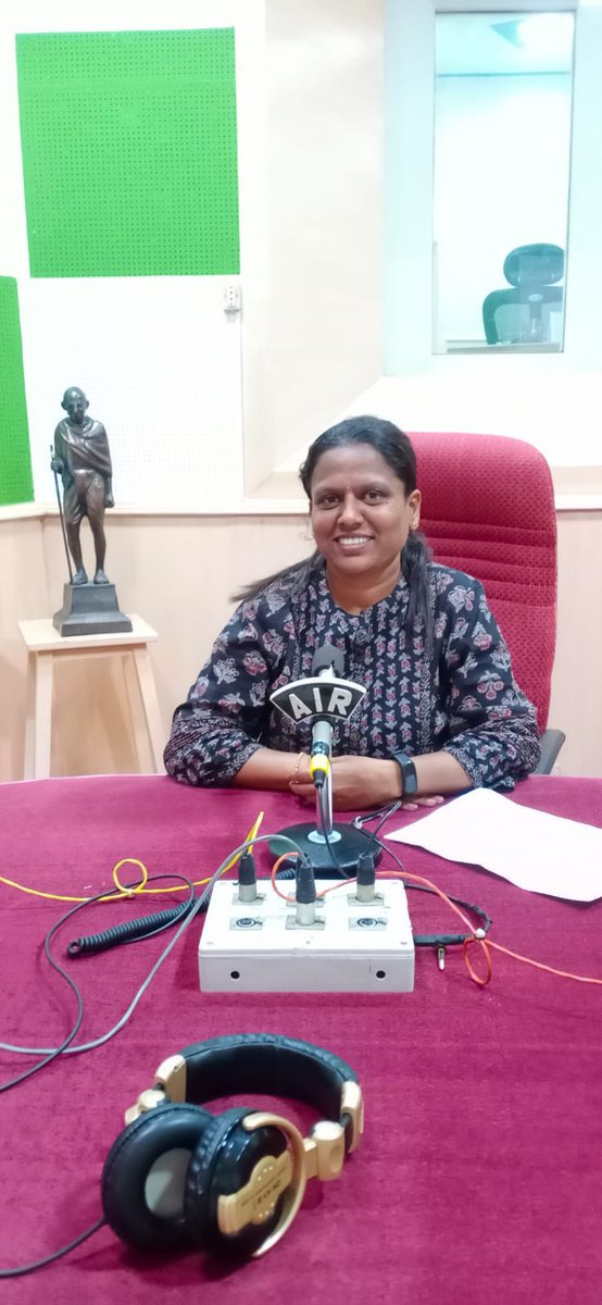 ಇದೇ ಬುಧವಾರ 22/4/26 ಸಂಜೆ ನಾಲ್ಕು ಗಂಟೆಗೆ ಮಹಿಳಾ ರಂಗದಲ್ಲಿ , " ಭಾವಸಂಗಮ  -- ಭಾವಗೀತೆಗಳನ್ನಾಧರಿಸಿದ ಕಾರ್ಯಕ್ರಮ " ಪ್ರಸಾರವಾಗಲಿದೆ .
ಪ್ರಸ್ತುತಿ  : ರೇಖಾ. ಎನ್.ಬಿ.