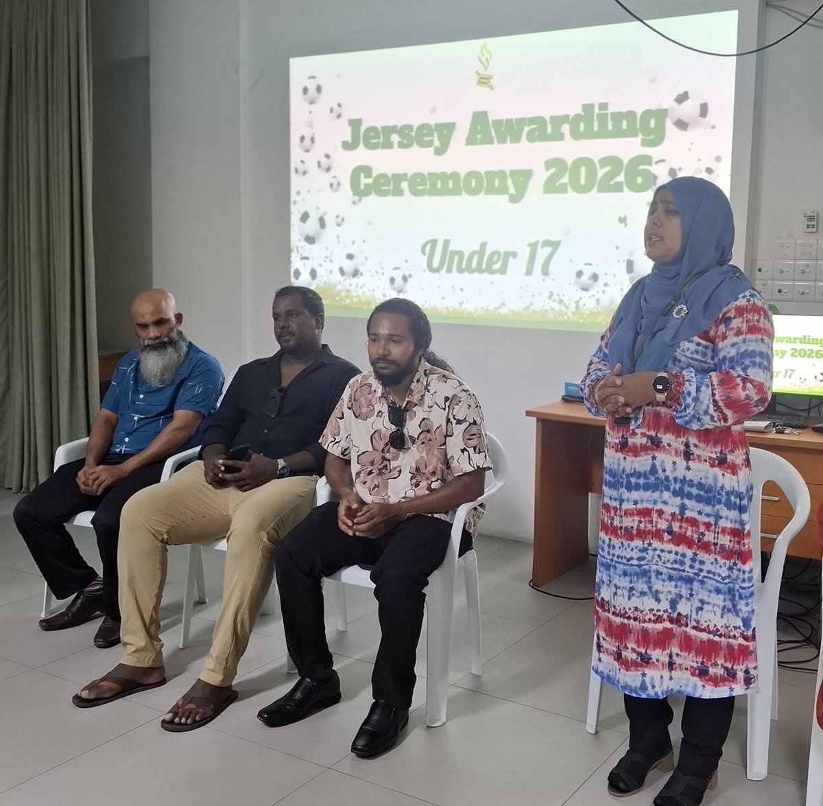 Huravee1's tweet photo. Jersey Awarding Ceremony of under 17 Football Team 🏆🏐🏅

A big round of applause to all our students who displayed exceptional skills, dedication, and teamwork! 🏅
Wishing all the best to the team under 17.

@MoHEmv 
@fasana_mohamed https://t.co/qSFT1IU1DT
