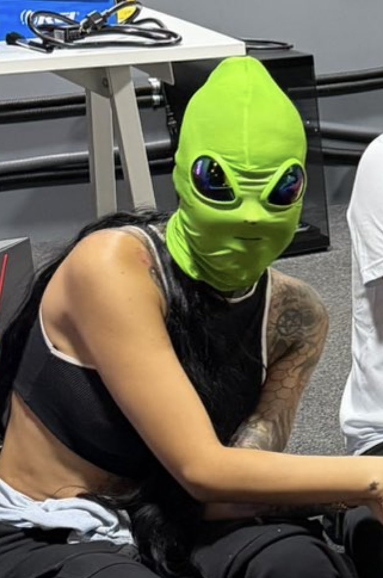 👀