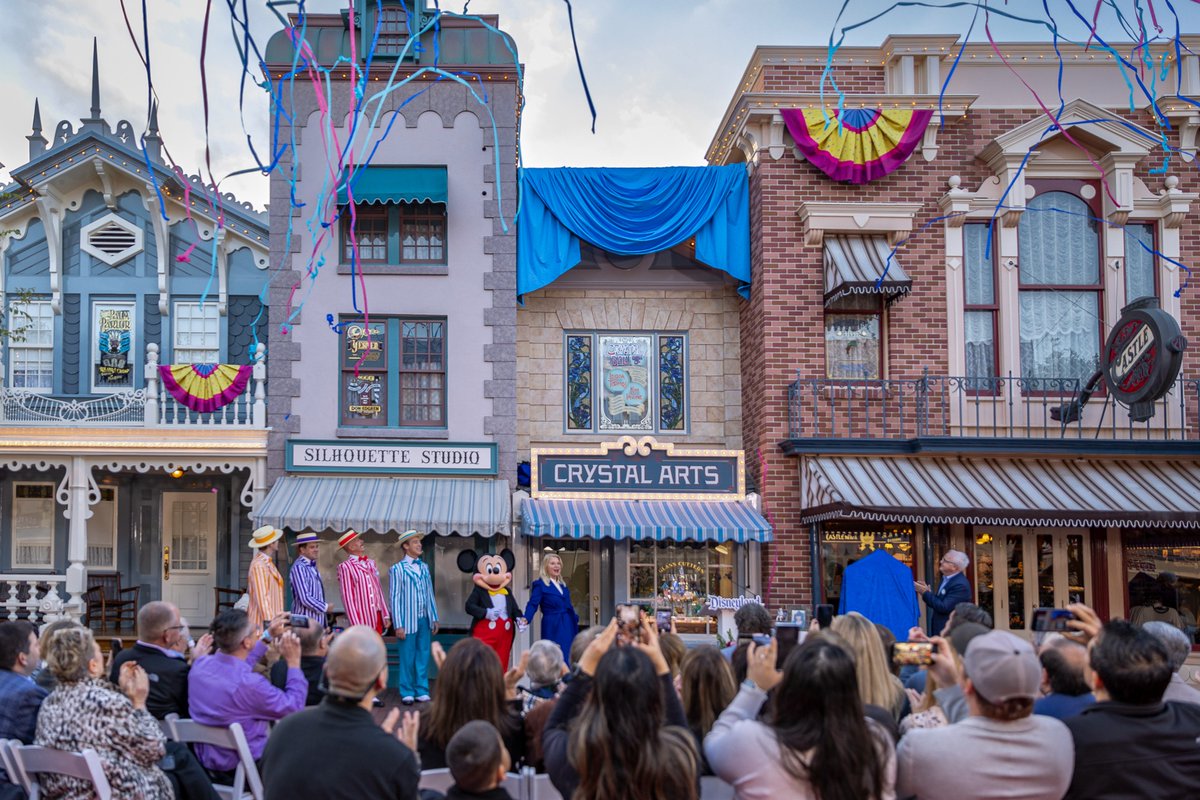 Disney Parks tweet media