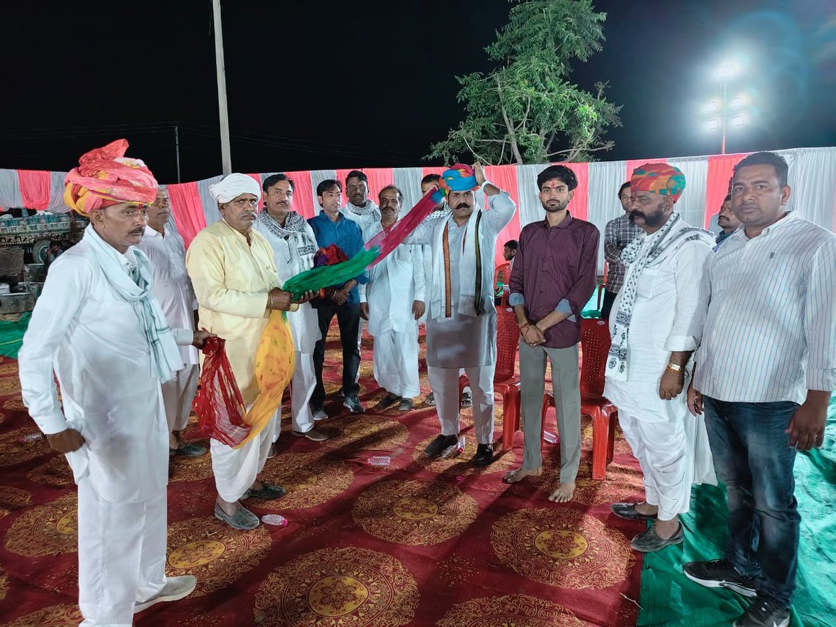 shiv_harsana's tweet image. आज #भुरटीया #चाकसु में रामजीलाल जी गुर्जर के बेटे की  शादी समारोह में शामिल होकर बधाई व शुभकामनाएँ दी।
#Congratulations 🙏🎉
आप सभी द्वारा दिये गये मान-सम्मान के लिए आभार।
  @SachinPilot @shivharsana