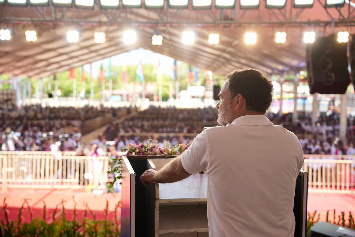 AKY_INCMP's tweet photo. An electrifying atmosphere at Sri Vaikuntam Constituency, Tamil Nadu, as Jan Nayak Rahul Gandhi Ji addressed a massive public gathering during the election campaign, reflecting the strong wave of support on the ground.

#AKY | @RahulGandhi | @Oorvasi_Amirth | @INCTamilNadu https://t.co/86a6ObnRSh