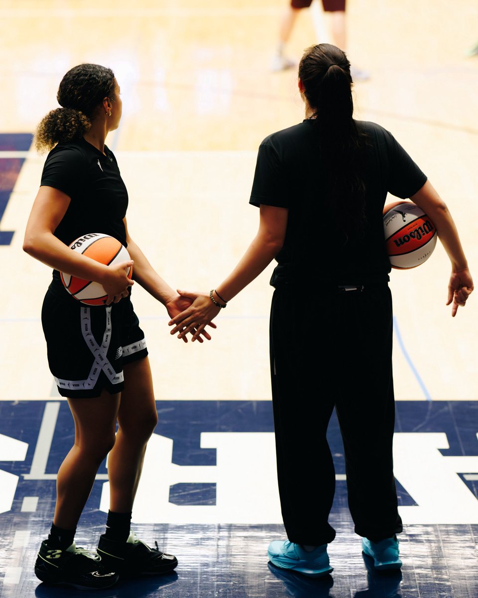 TempoBasketball's tweet photo. The rookie and the vet 🤝 https://t.co/Q1iP2iWtEb