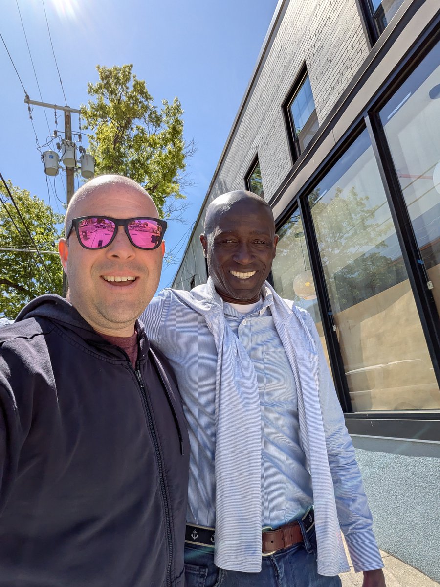 Exciting things happening in Manor Park! Great to meet Hatib and learn about his vision for his space in the neighborhood <a href="/SmallBizDC/">DSLBD</a>
