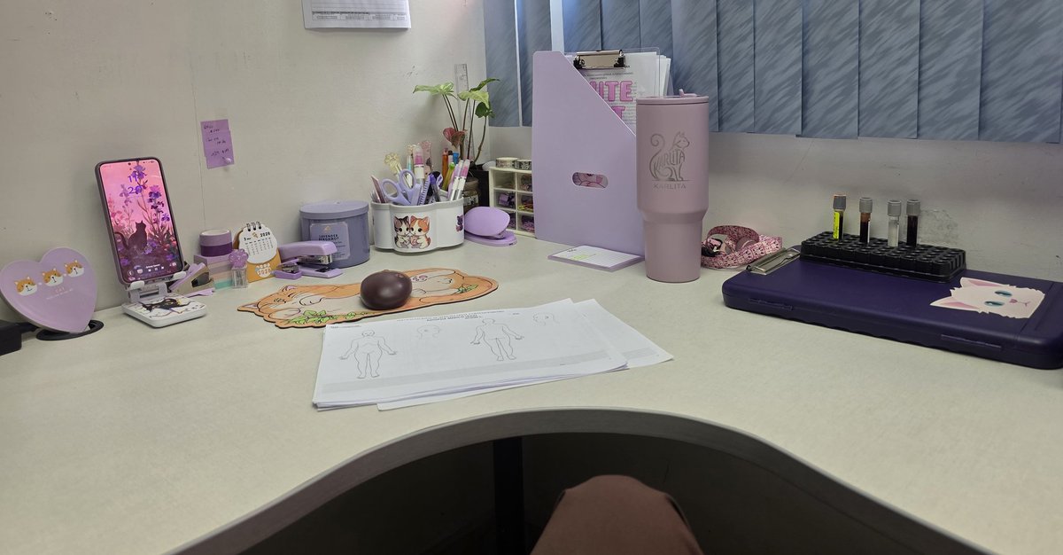 KarlitaJaramill's tweet image. Ofi Purple 💜 #CatsOnTwitter #purple