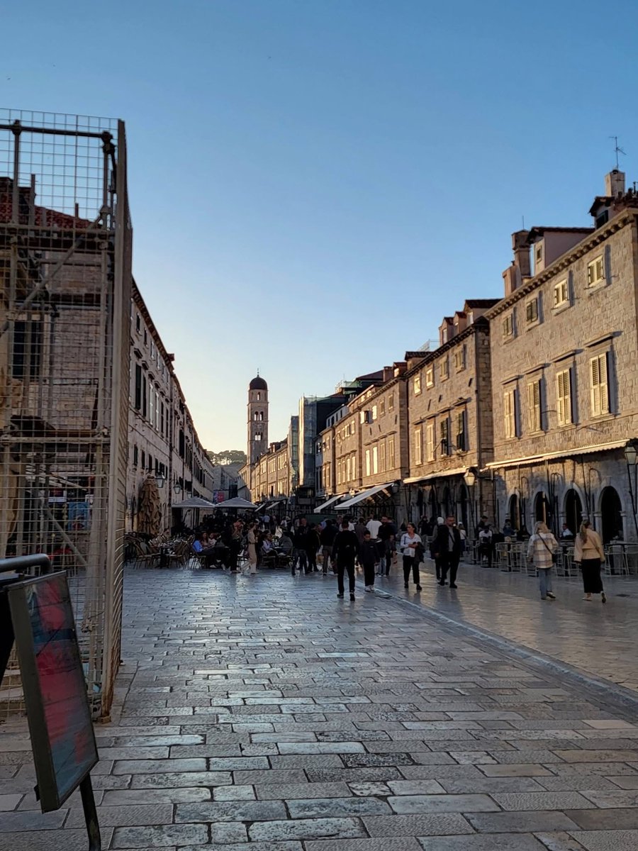 edgewrite's tweet image. Walking through the streets of Old Town Dubrovnik. [Part III]

#dubrovnik #croatia #travel
