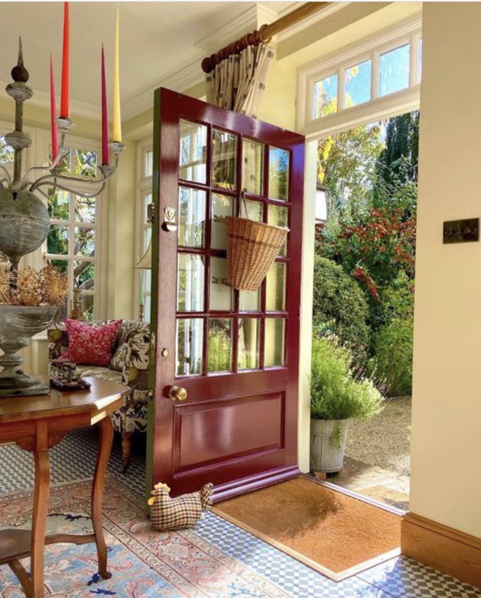 Girls therapy tweet media