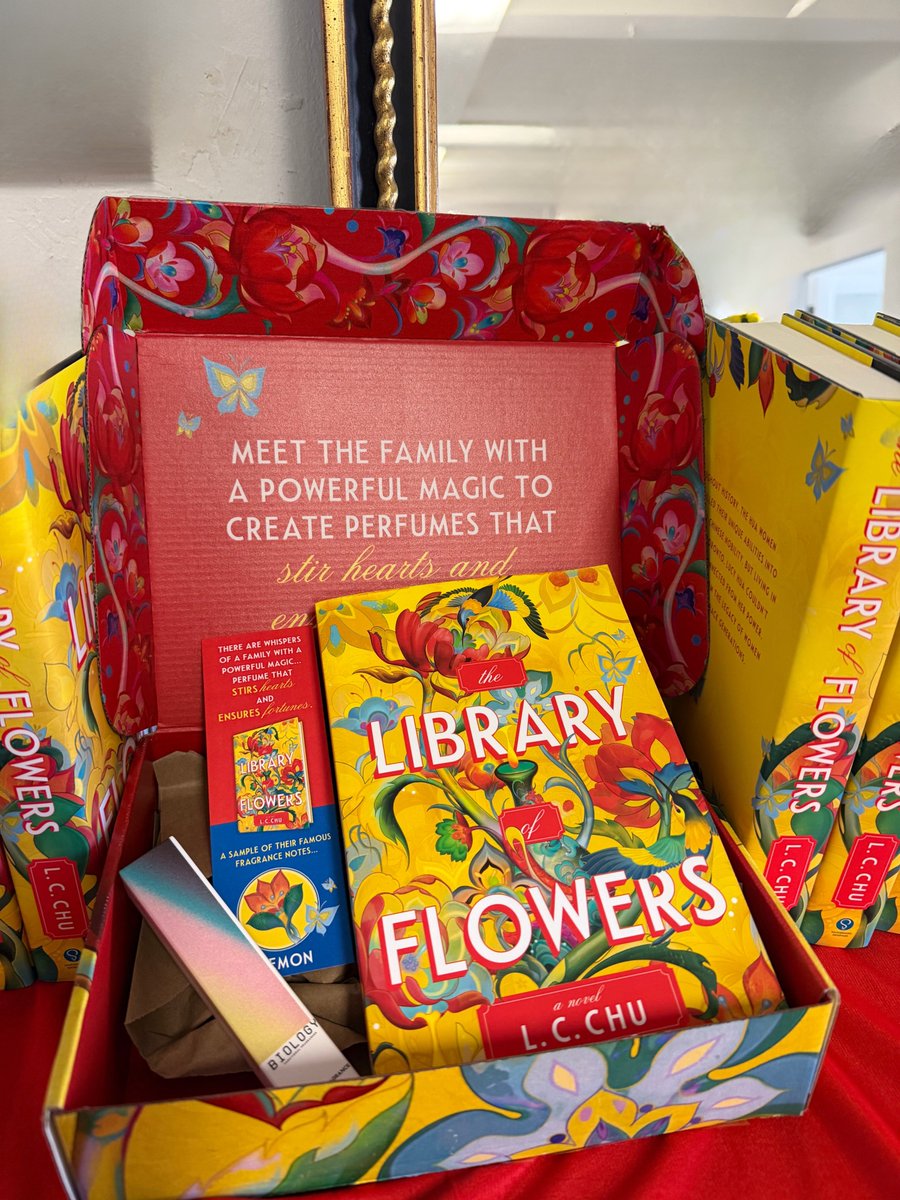 LDLAInc's tweet image. And the #influencer box for L.C. Chu's LIBRARY OF FLOWERS is incredible! It comes with PERFUME!