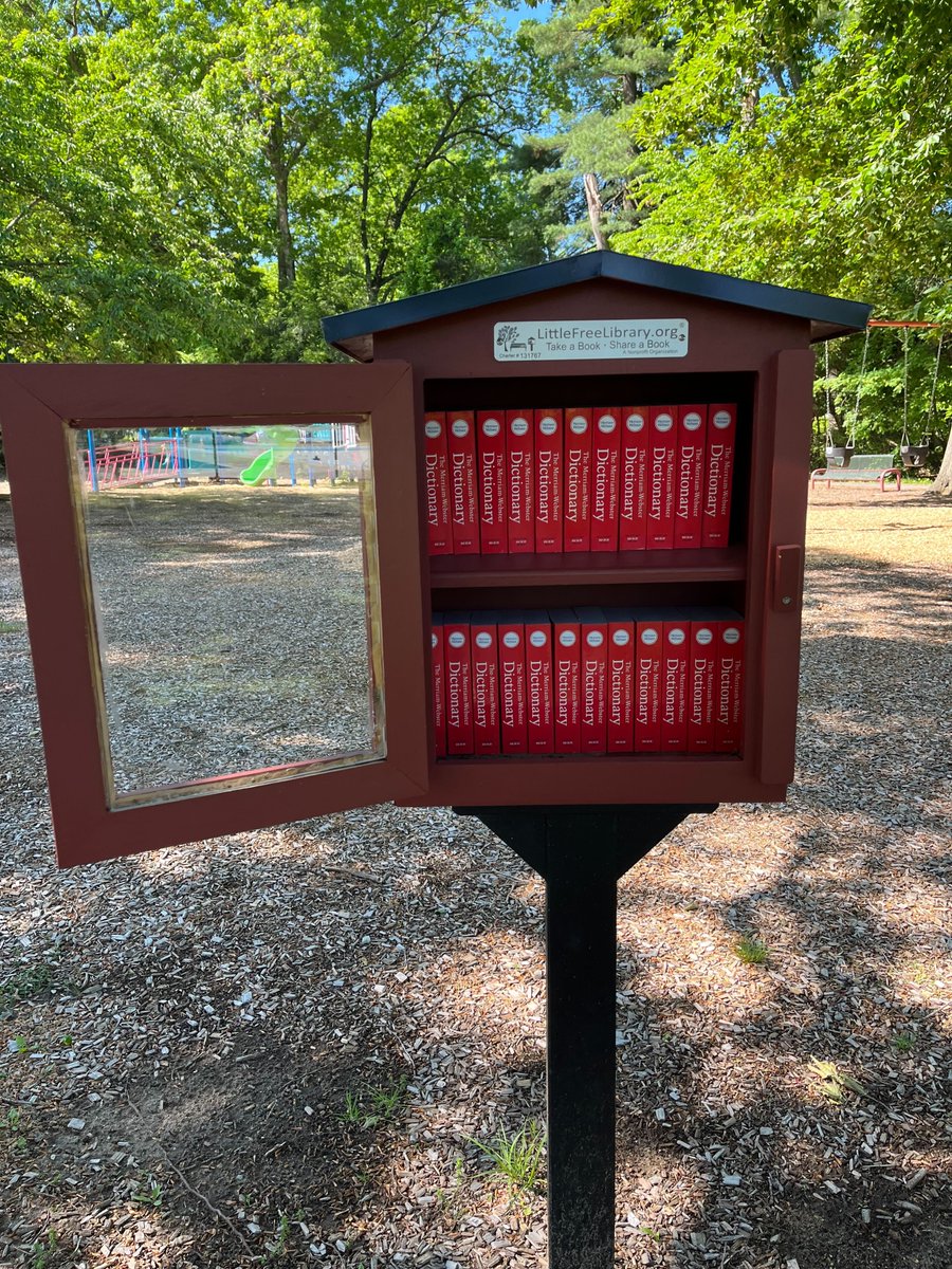 Merriam-Webster tweet media