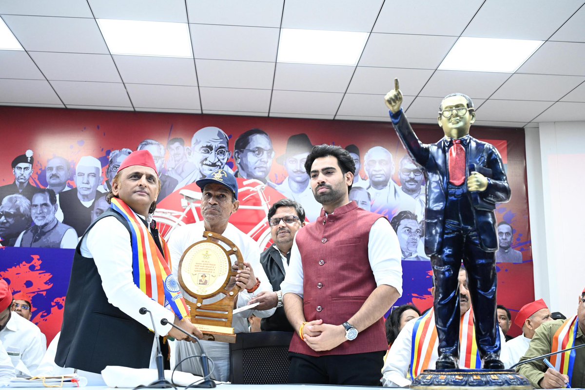 yadavakhilesh's tweet photo. https://t.co/EsYy2OyUMa