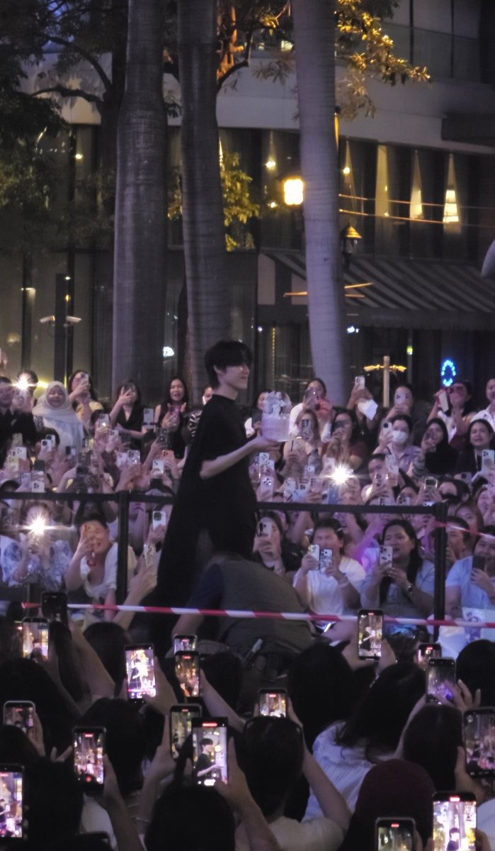 แฮปปี้เบิร์ดเดย์กันมาตั้งแต่อายุ 18 ตั้งแต่ยังสามารถซื้อเค้กให้เป่าได้ 😭😭
จนปีนี้ 27 ขวบแล้ววววว เติบโตมาอย่างดีเลยคนเก่งของนกจิ๊บ 💖 #ppkritt