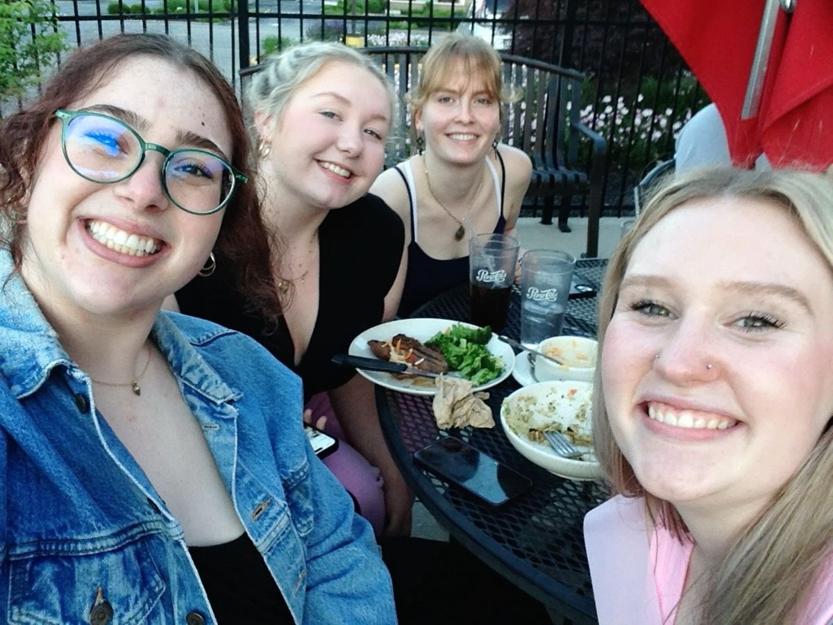 evelyn_xox52's tweet image. Having a good time with friends 🫂❤️#fun