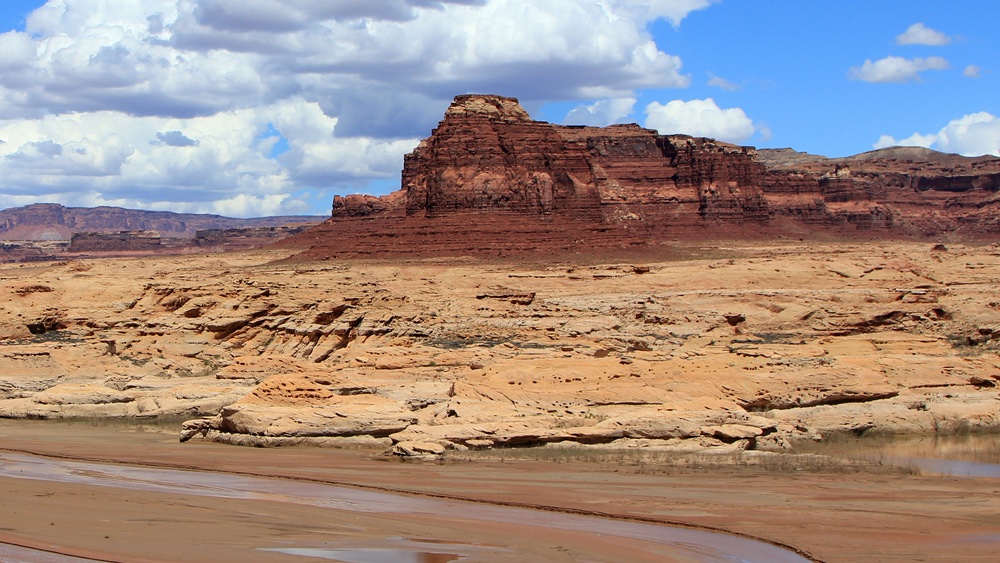 AMWUA's tweet photo. NEW BLOG: Federal report confirms dire state of the Colorado River after dismal winter

Mother Nature is not waiting for inter-state negotiations or federal action to clearly prove that the Colorado River is no longer a dependable water supply.

https://t.co/507uk9RIEK https://t.co/4ro46MKBII