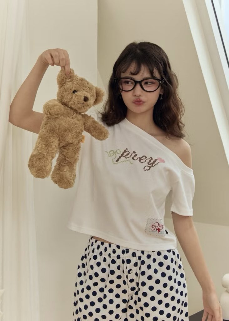 bestcometome's tweet photo. ppreyy : ruby off shoulder top
ใส่ถ่ายรูปครั้งเดียว ไม่มีตำหนิเลยค่ะ

230 บาทส่งฟรีเอกชน (shop 390 บาท)

#ส่งต่อเสื้อผ้า #ส่งต่อเสื้อมือสอง #ส่งต่อเสื้อผ้ามือสอง #เสื้อผ้ามือสอง #โล๊ะตู้เสื้อผ้า #ส่งต่อstylist #ส่งต่อเครื่องสําอาง #ส่งต่อprey #ppreyy https://t.co/PGW4BKQGk6